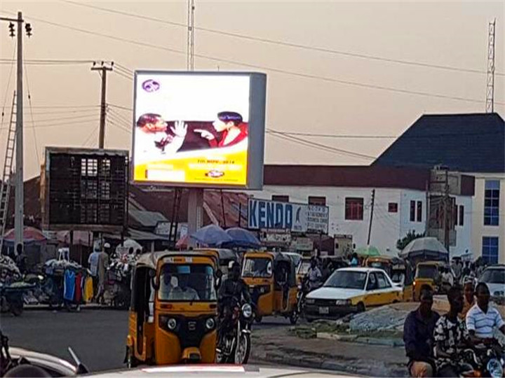 Venkovní P10mm digitální LED billboard v Nigérii pro venkovní reklamy