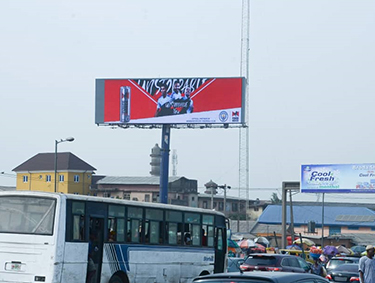 Venkovní P16 OOH obří energeticky úsporný lehký digitální LED billboardový displej v Lagosu v Nigérii.